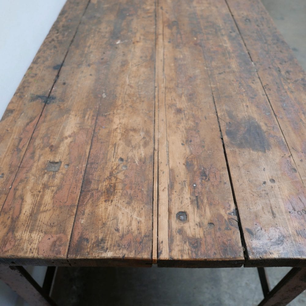 Industriële metalen tafel