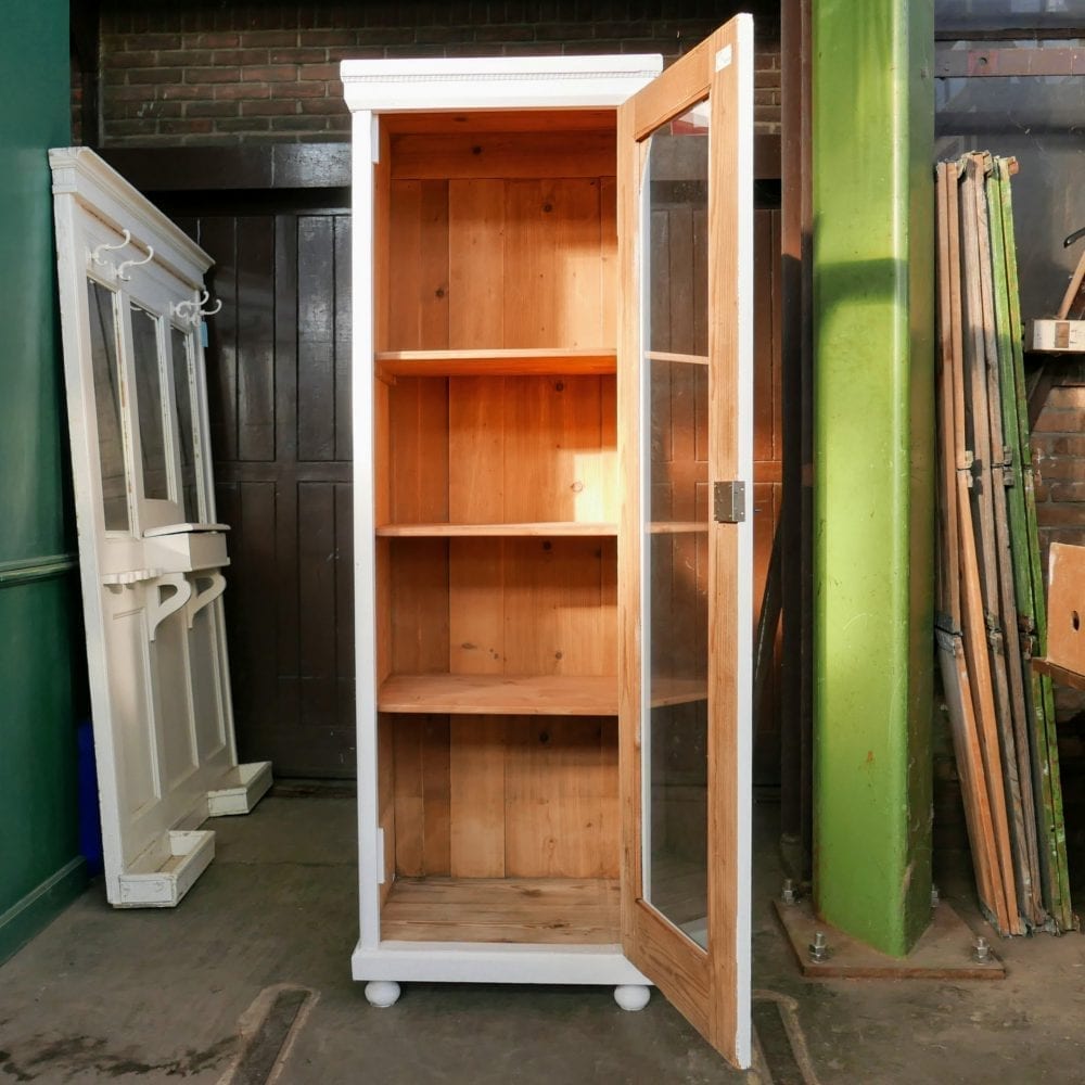 houten witte vitrinekast
