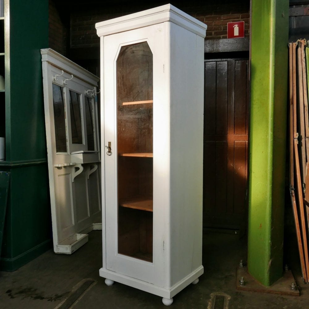 houten witte vitrinekast