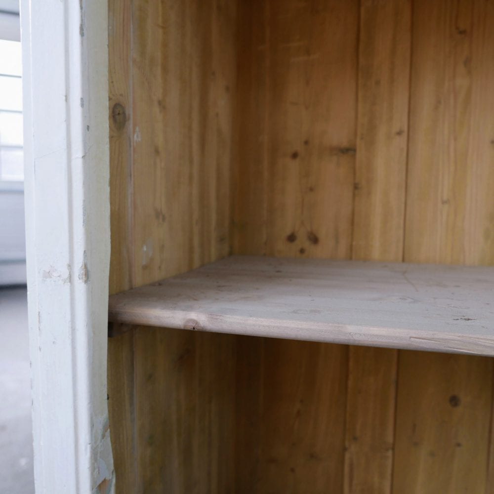 houten witte linnenkast