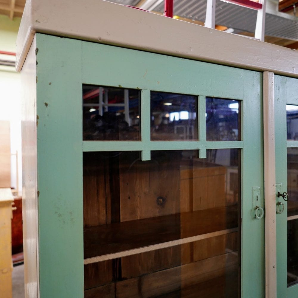 Mint houten buffetkast