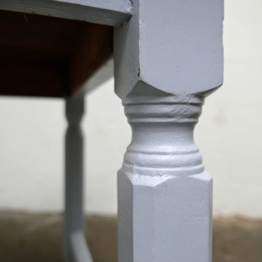 Houten blauwe tafel
