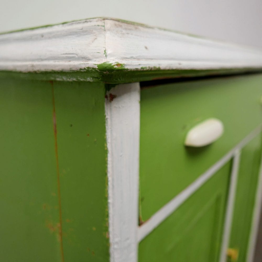 Wit-groene houten onderkast of commode