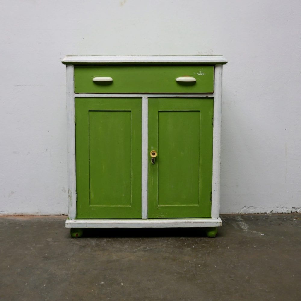 Wit-groene houten onderkast of commode