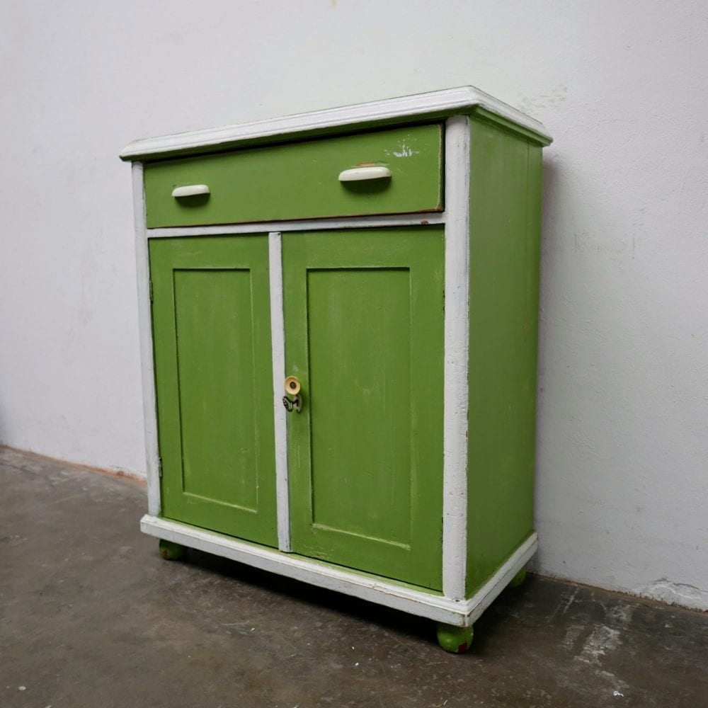 Wit-groene houten onderkast of commode