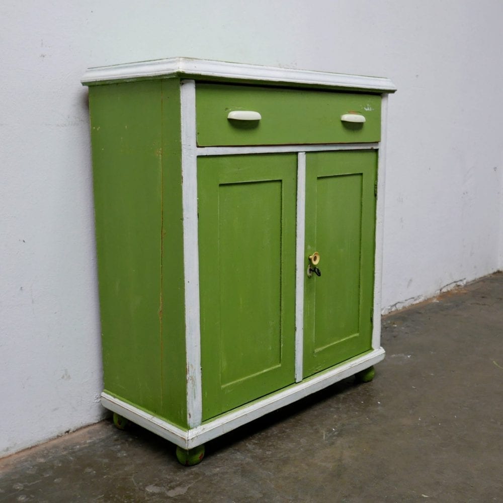 Wit-groene houten onderkast of commode