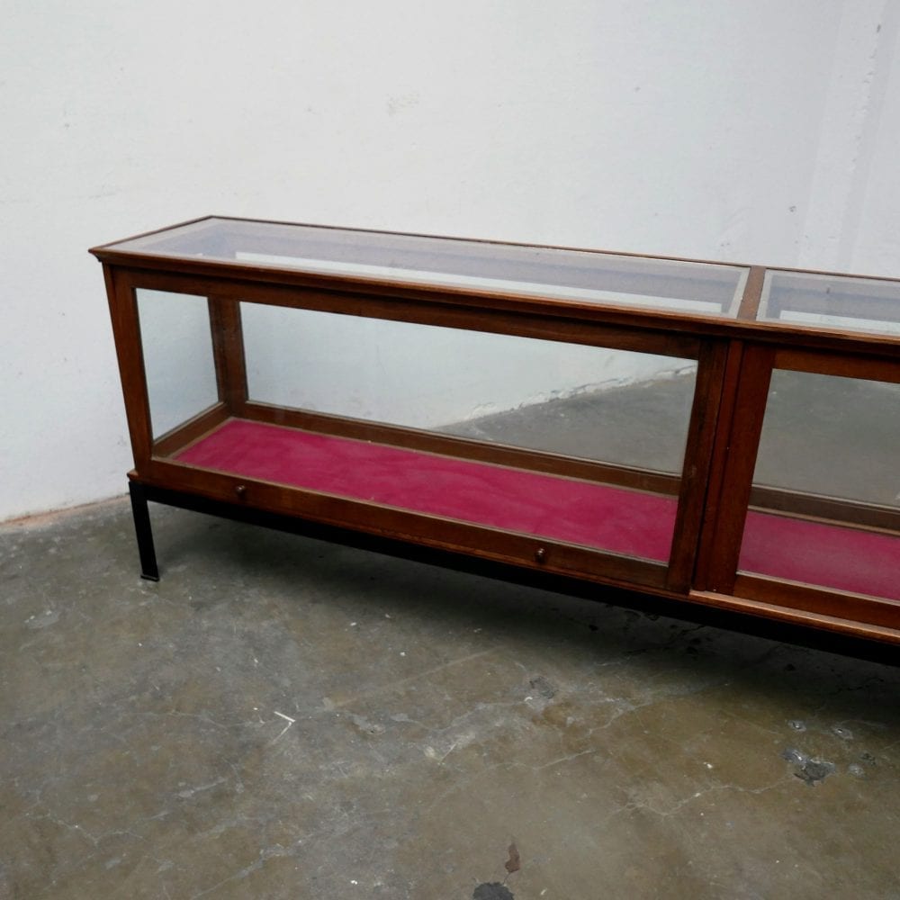 Glazen dressoir