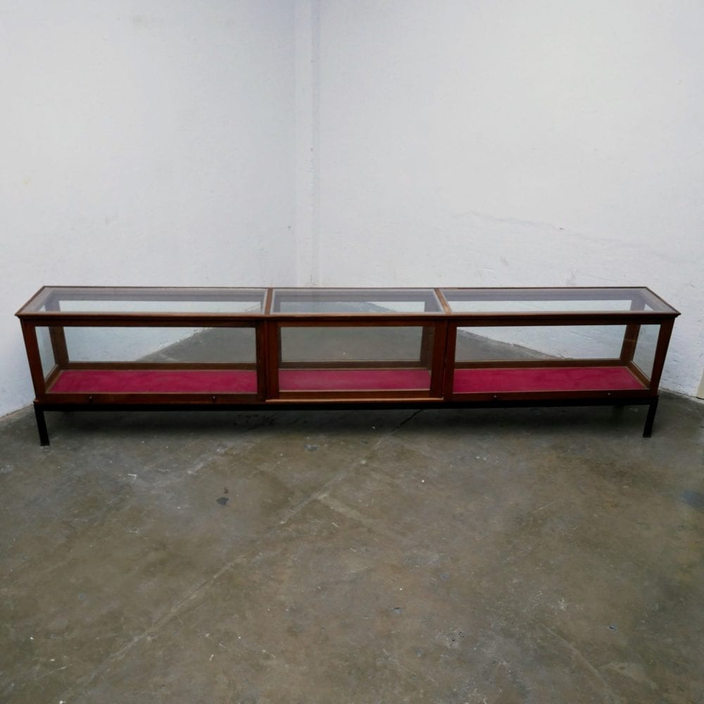 Glazen dressoir
