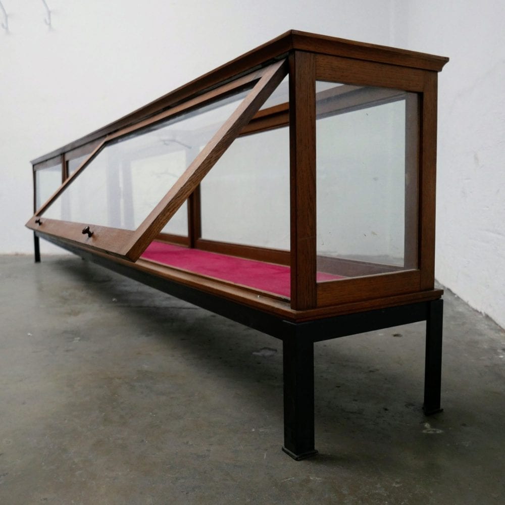 Glazen dressoir