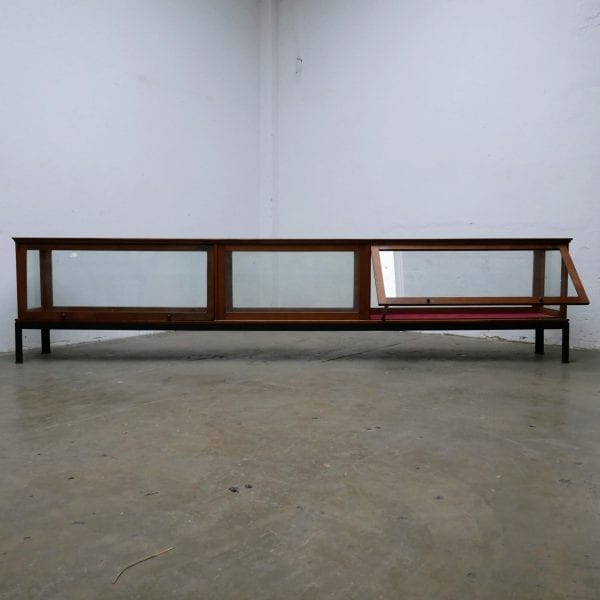 Glazen dressoir