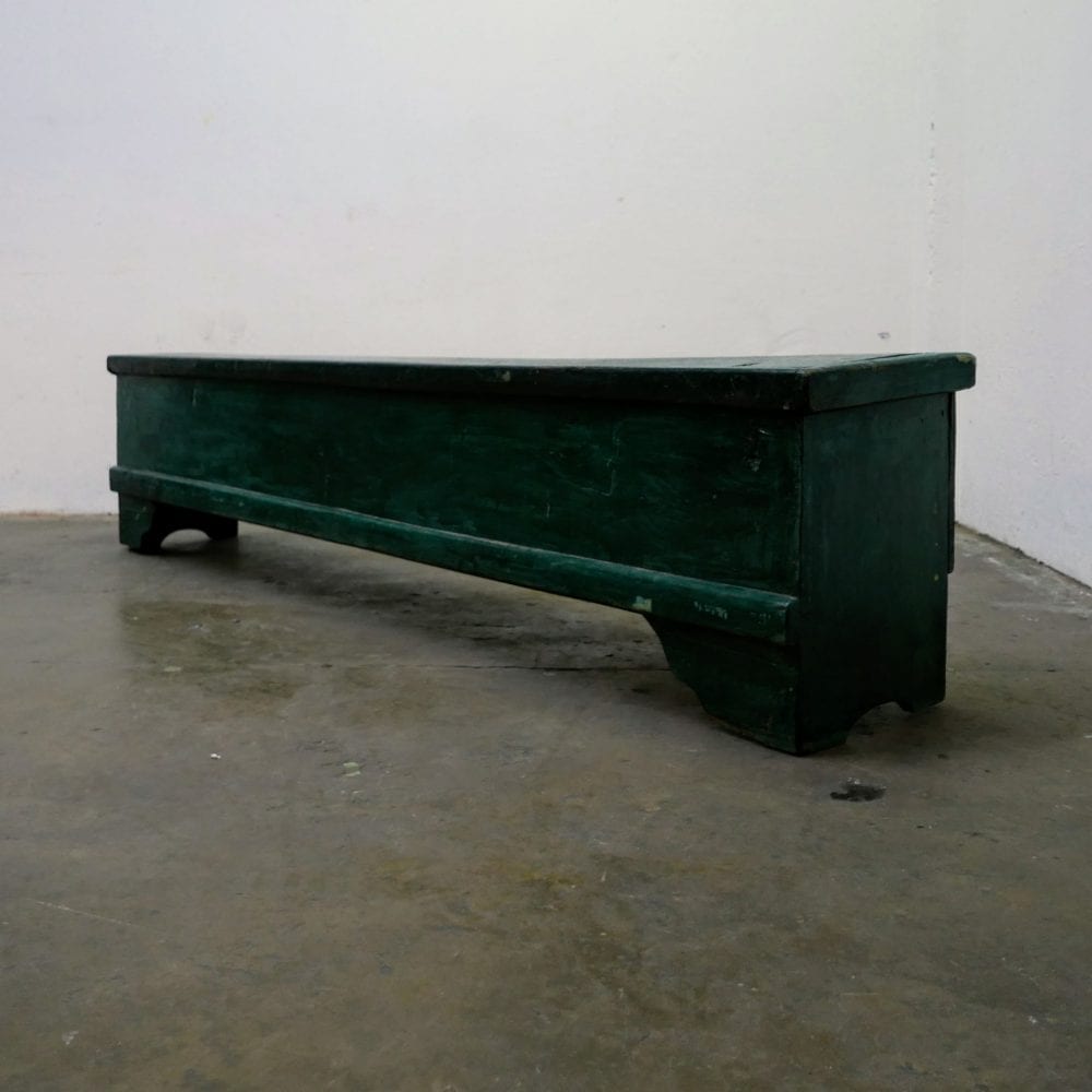 Groene houten kistbank