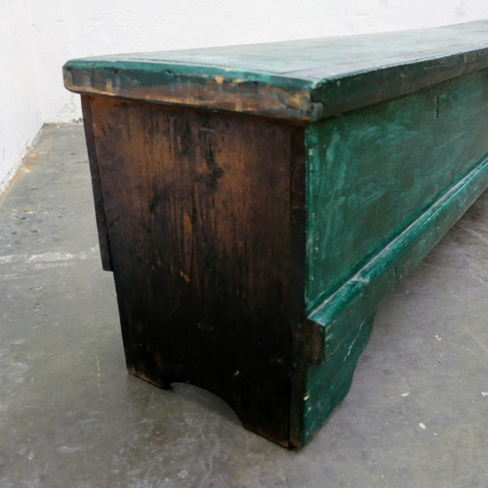 Groene houten kistbank