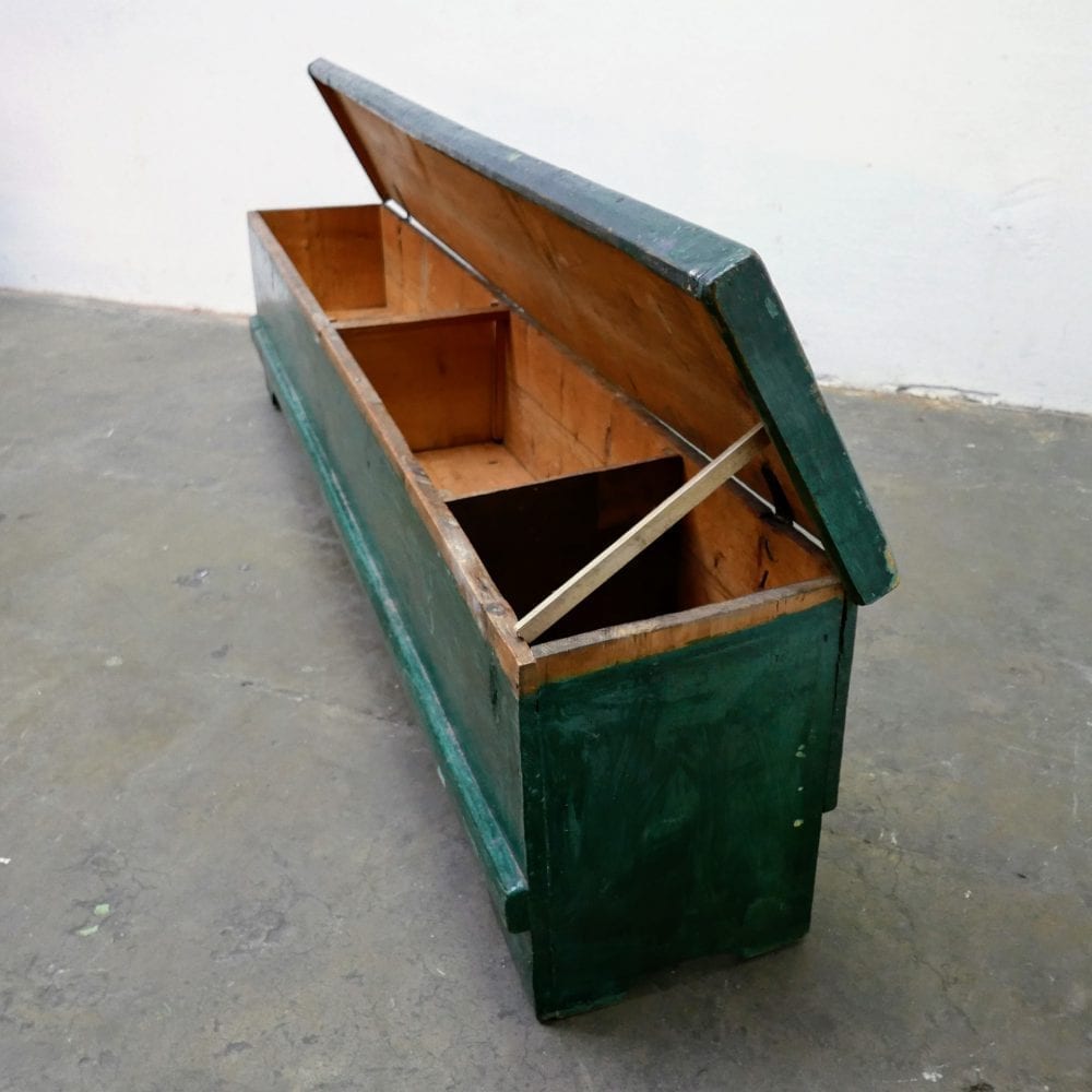 Groene houten kistbank