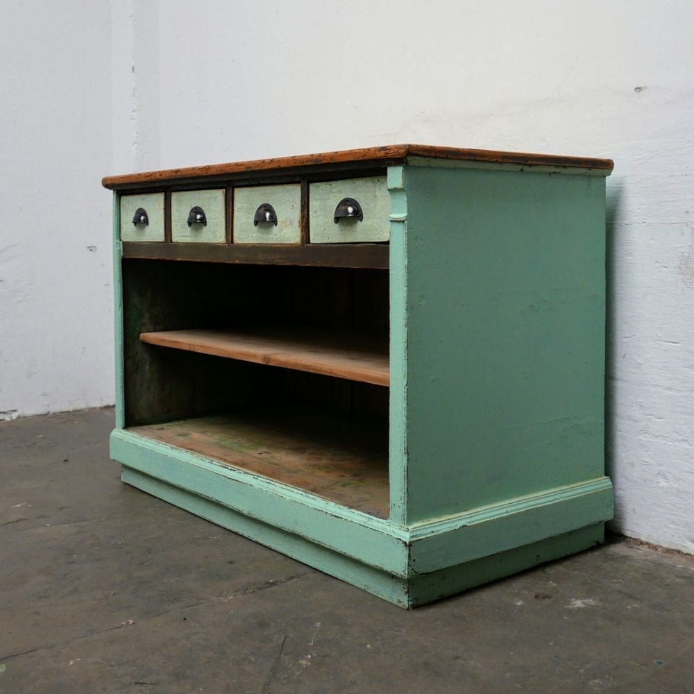 Mint kleurige houten commode