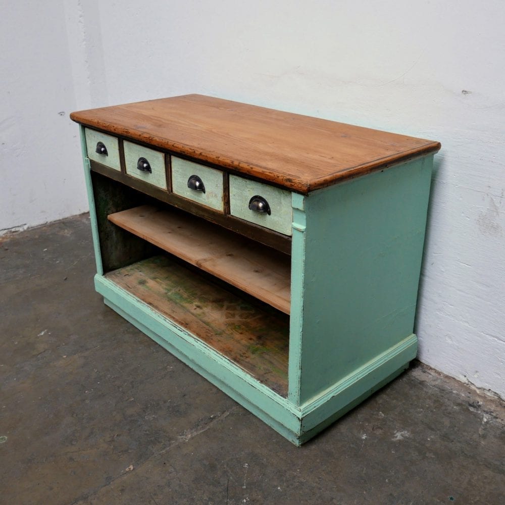 Mint kleurige houten commode