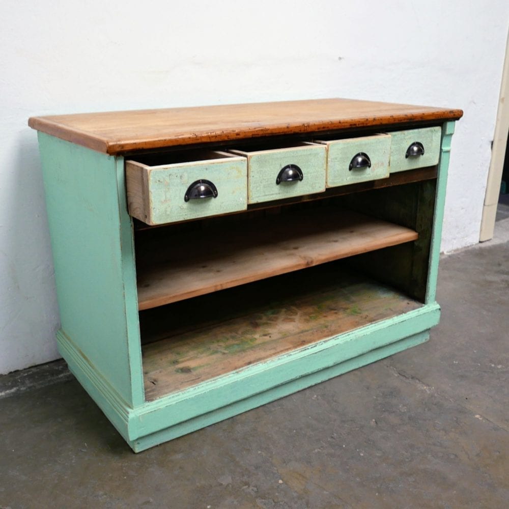 Mint kleurige houten commode