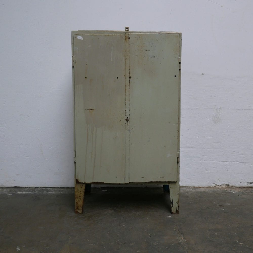 IJzeren locker kast