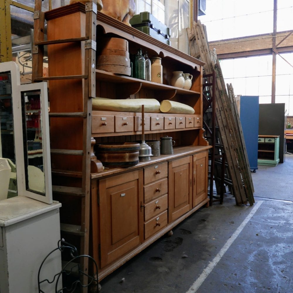 Houten apothekerskast