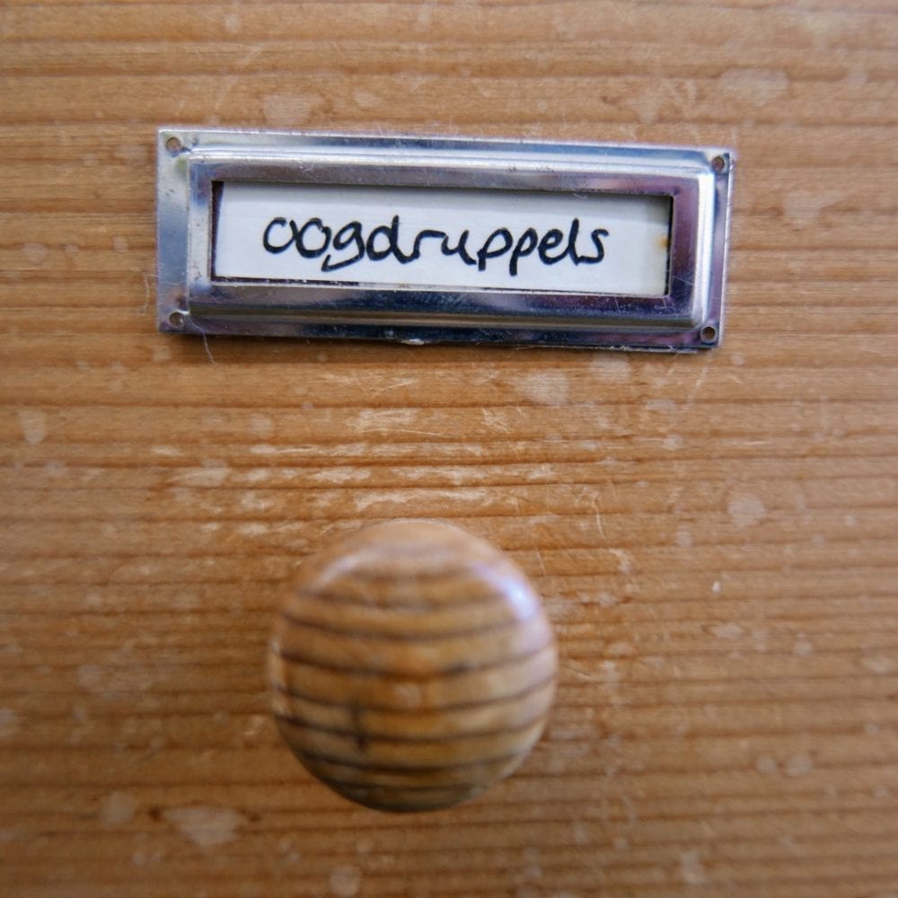 Houten apothekerskast