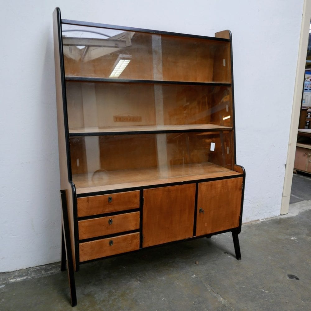 Retro houten vitrinekast