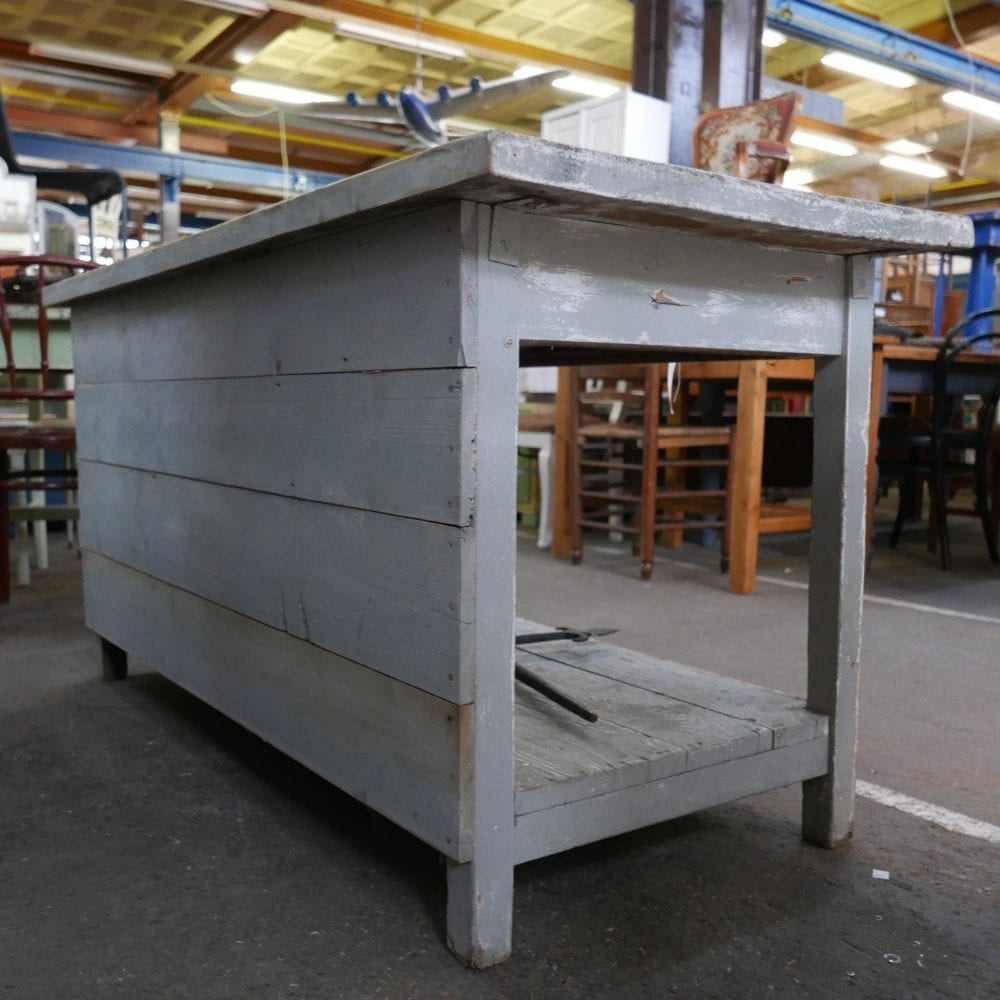 Grijze houten winkeltafel of werktafel