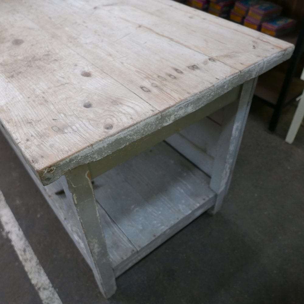 Grijze houten winkeltafel of werktafel