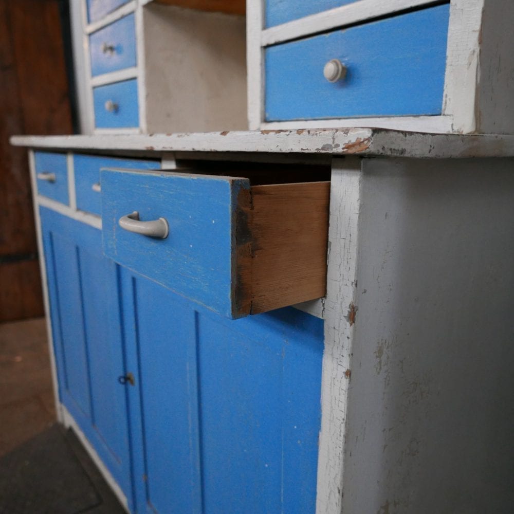 Blauw-witte buffetkast