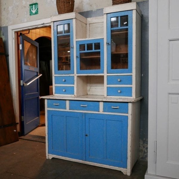 Blauw-witte buffetkast