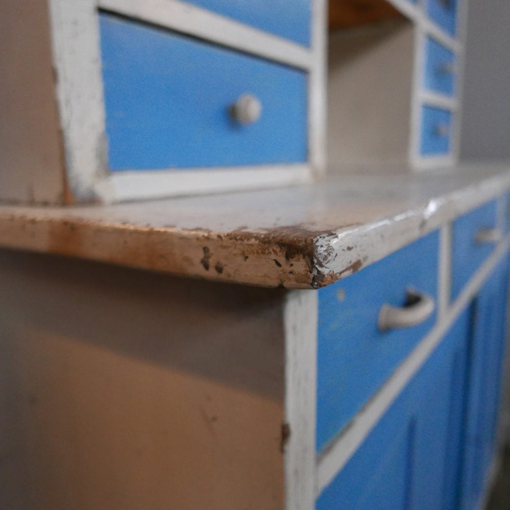 Blauw-witte buffetkast