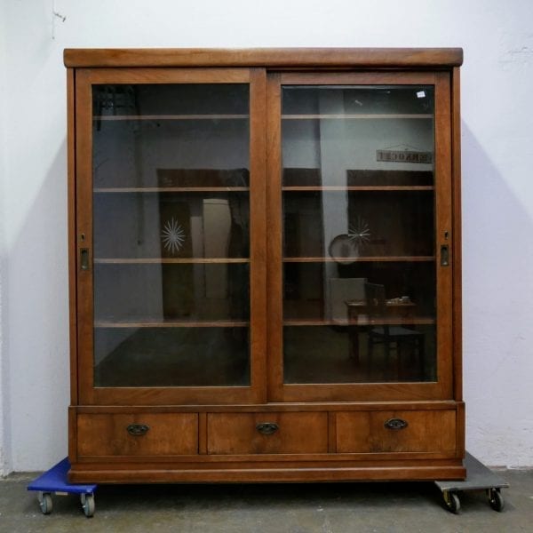 Houten winkelkast of vitrinekast