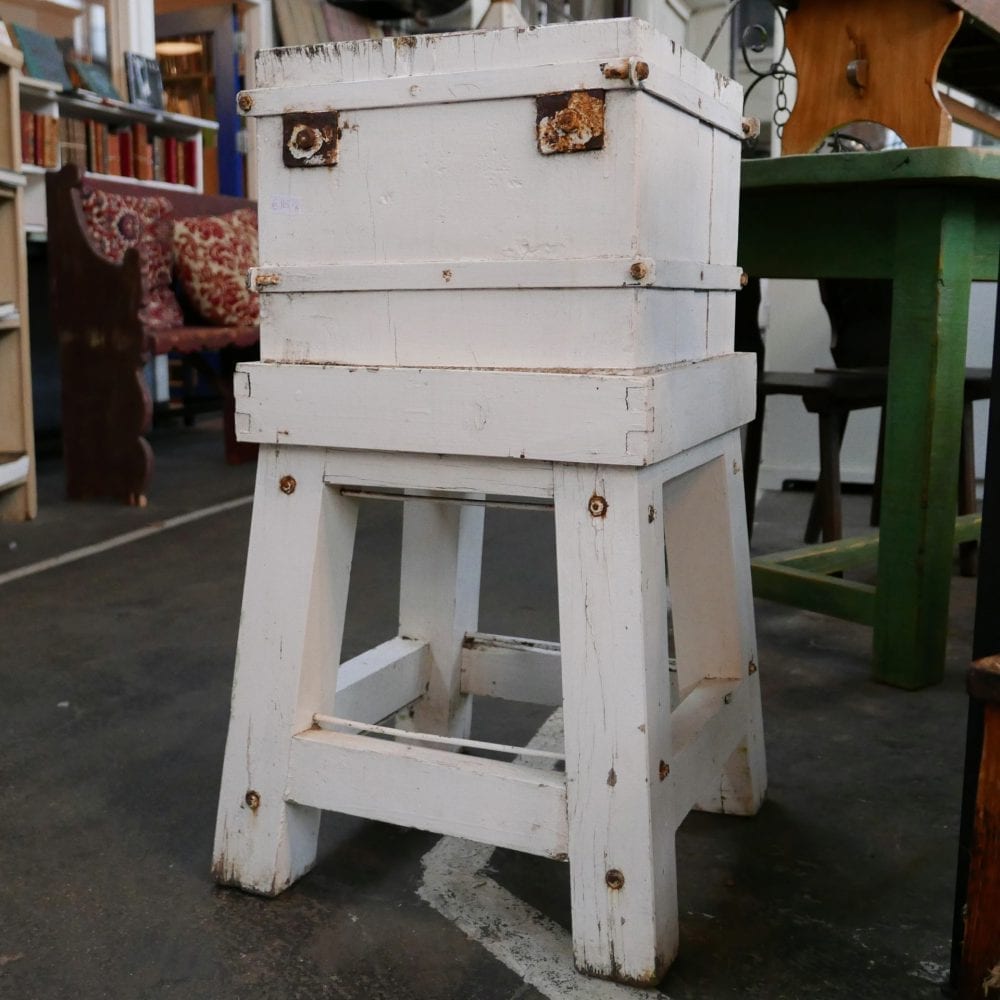 Wit houten hakblok