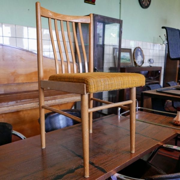 Retro houten stoelen
