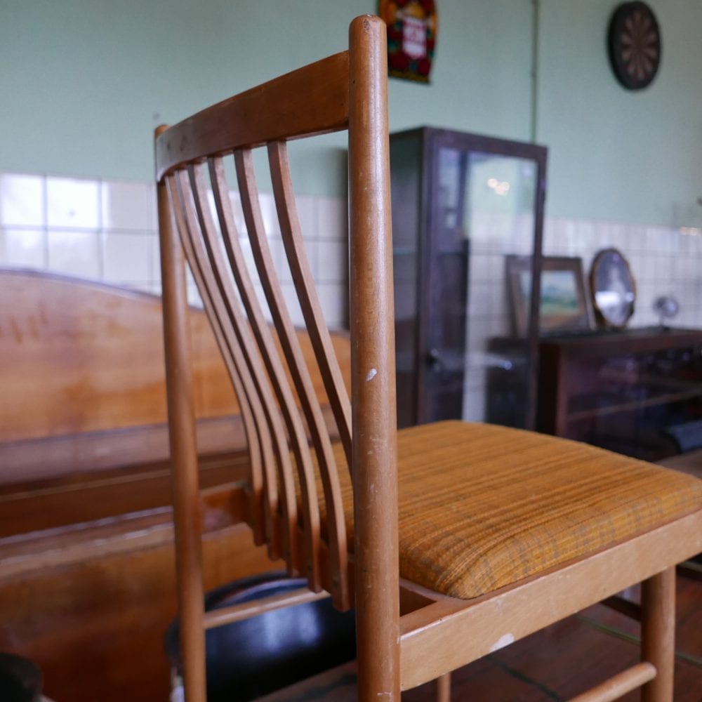 Retro houten stoelen