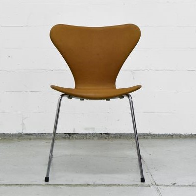 vintage-series-7-chairs-by-arne-jacobsen