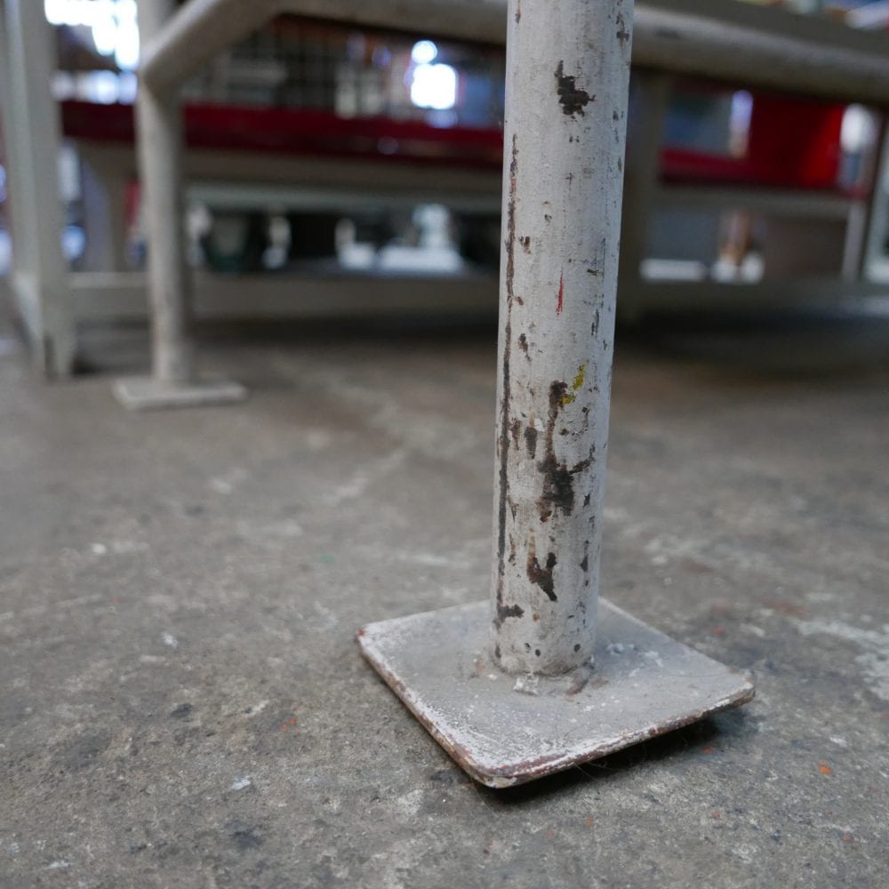 Industriële metalen tafel