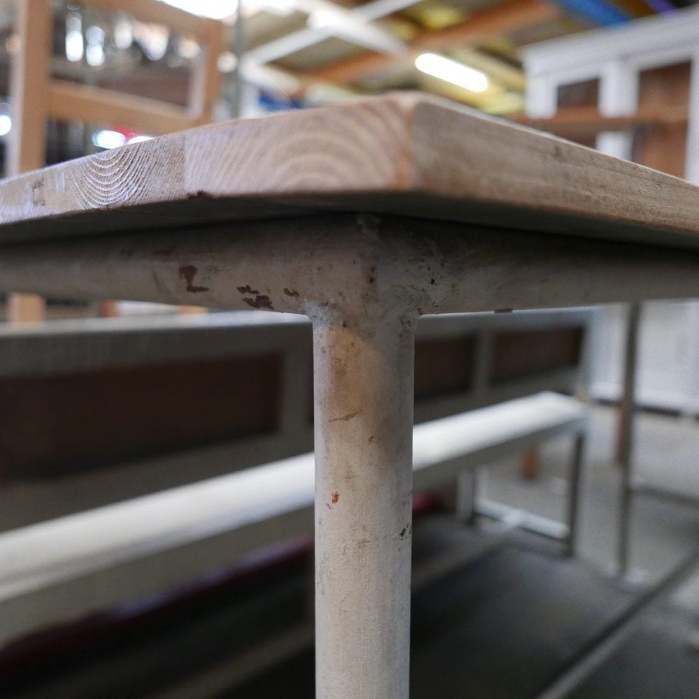 Industriële metalen tafel