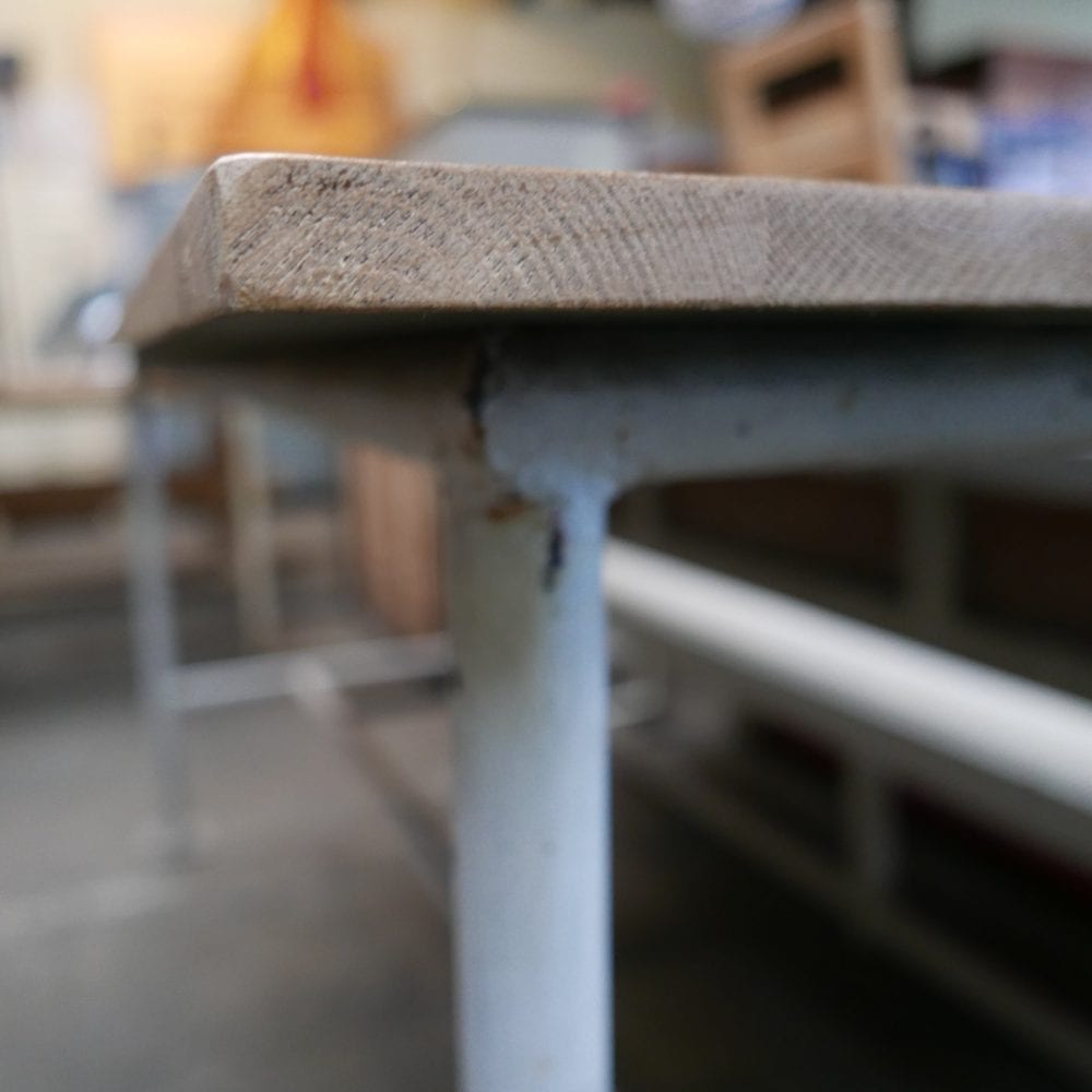 Industriële metalen tafel