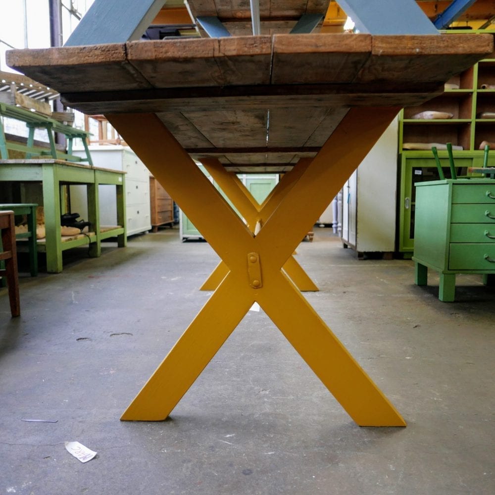 Lange gele tafel