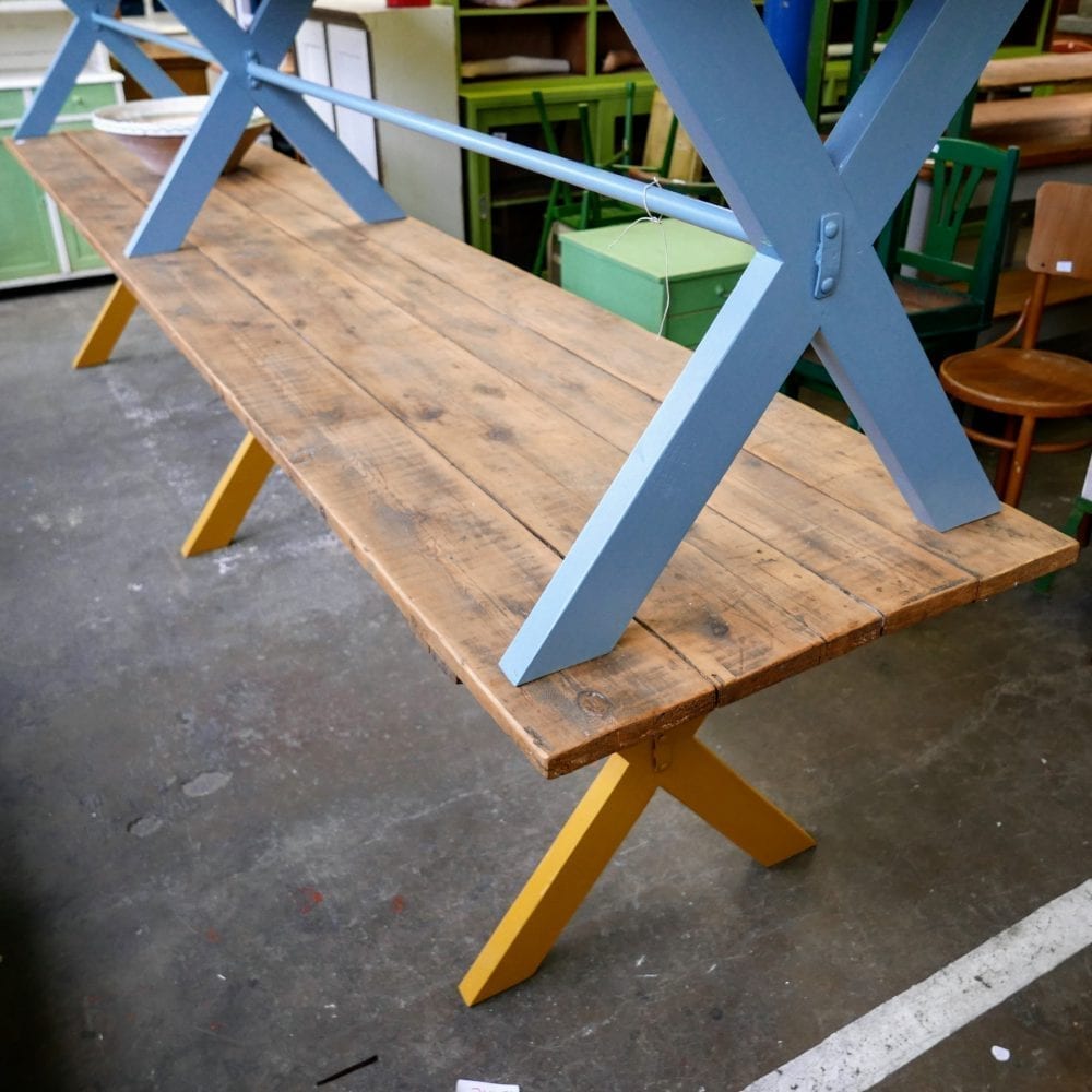 Lange gele tafel