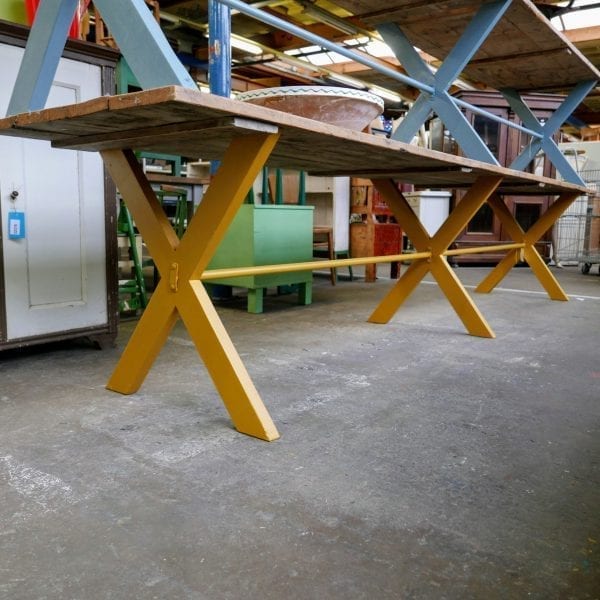 Lange gele tafel