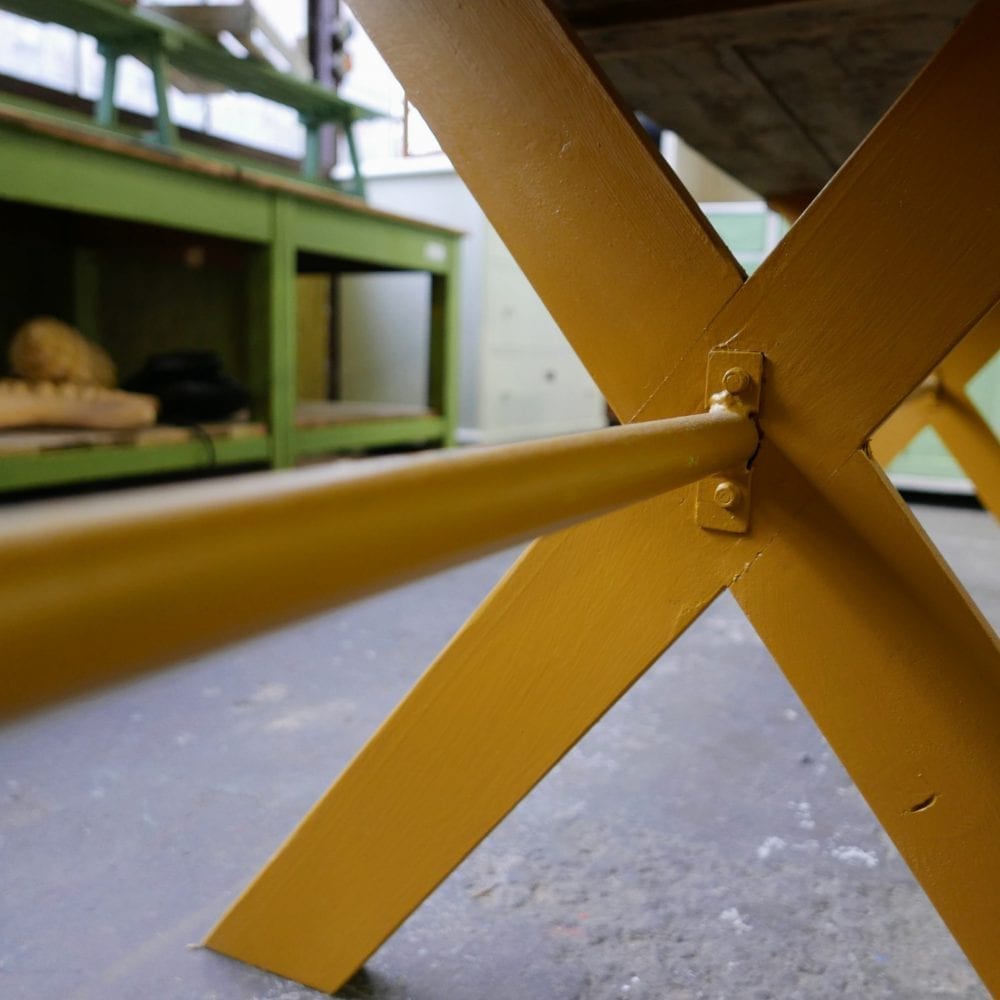 Lange gele tafel