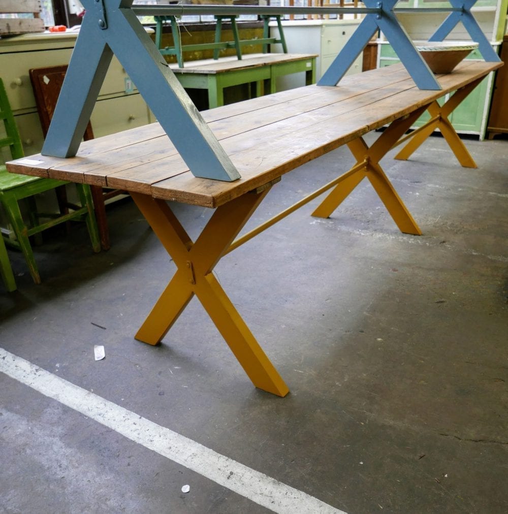 Lange gele tafel