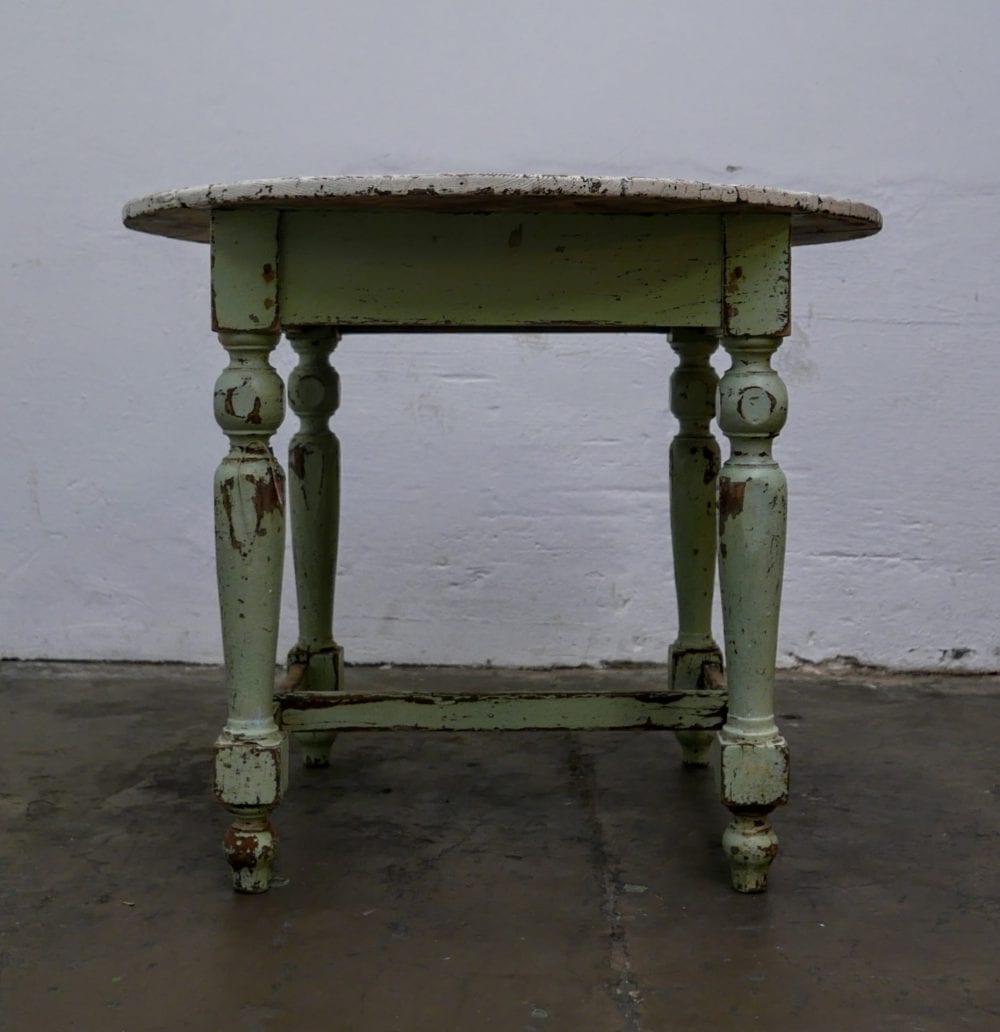 Ronde mint kleurige tafel