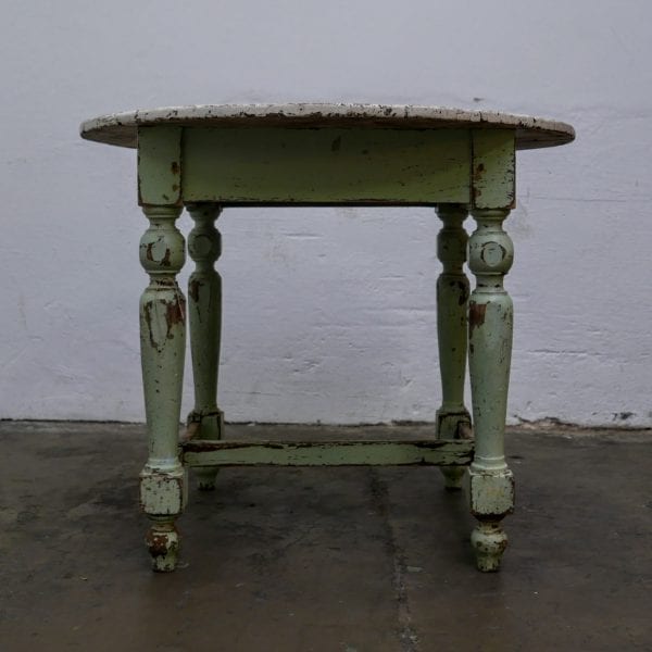 Ronde mint kleurige tafel