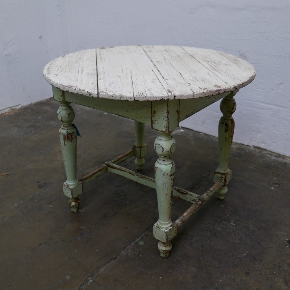 Ronde mint kleurige tafel