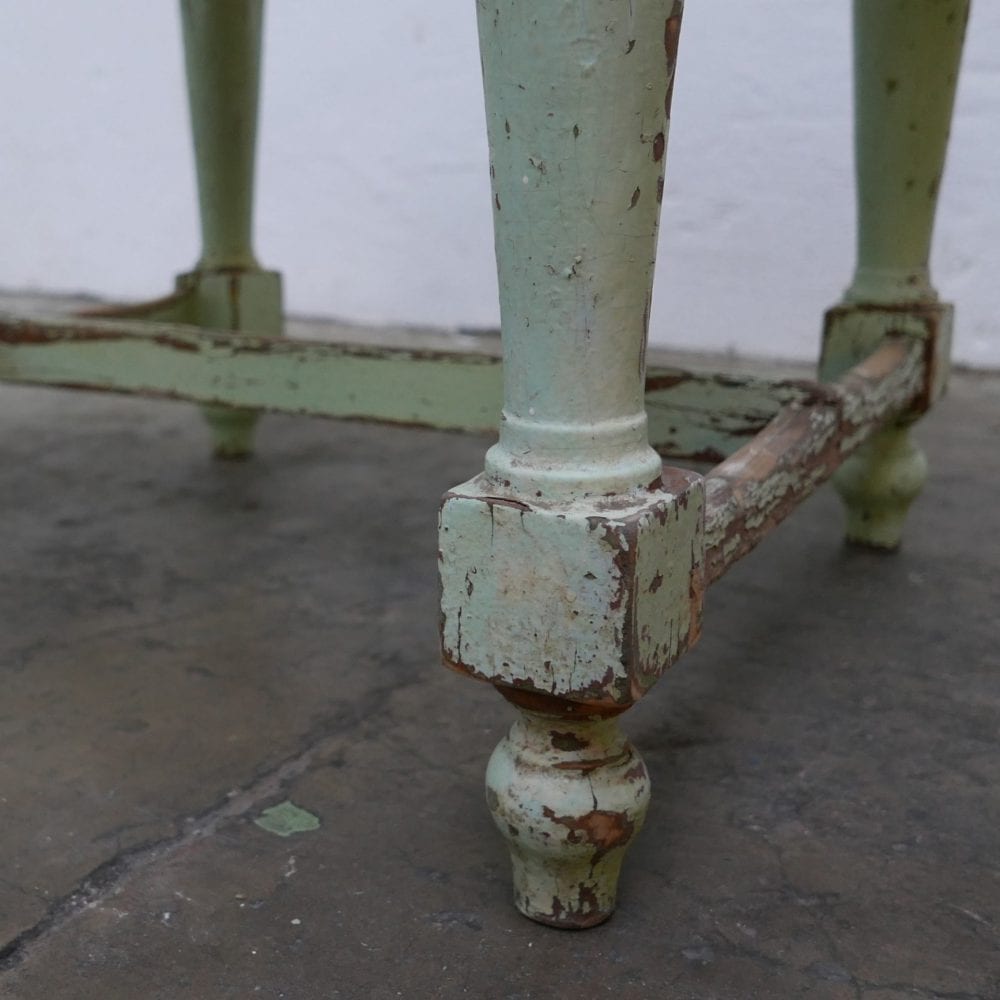 Ronde mint kleurige tafel