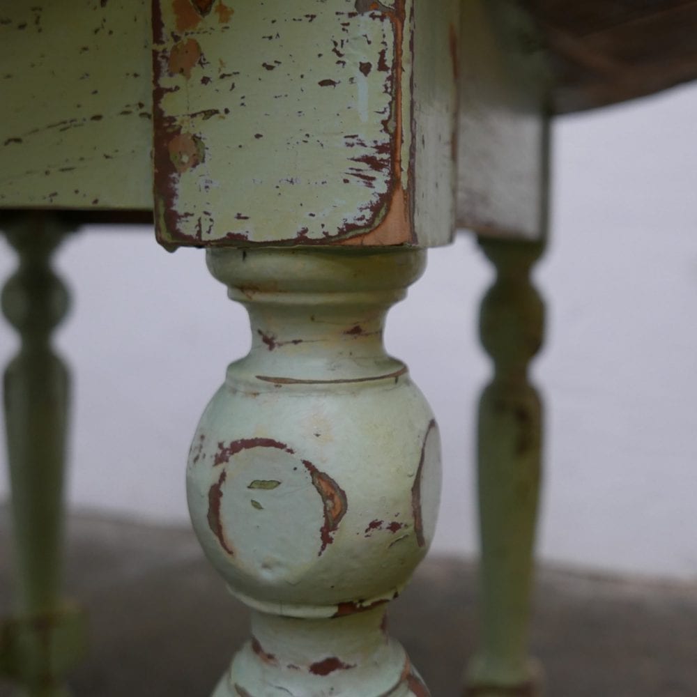 Ronde mint kleurige tafel