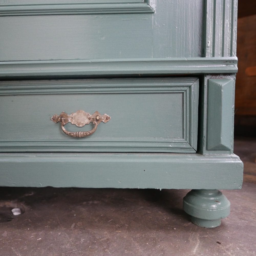 groen-blauwe linnenkast