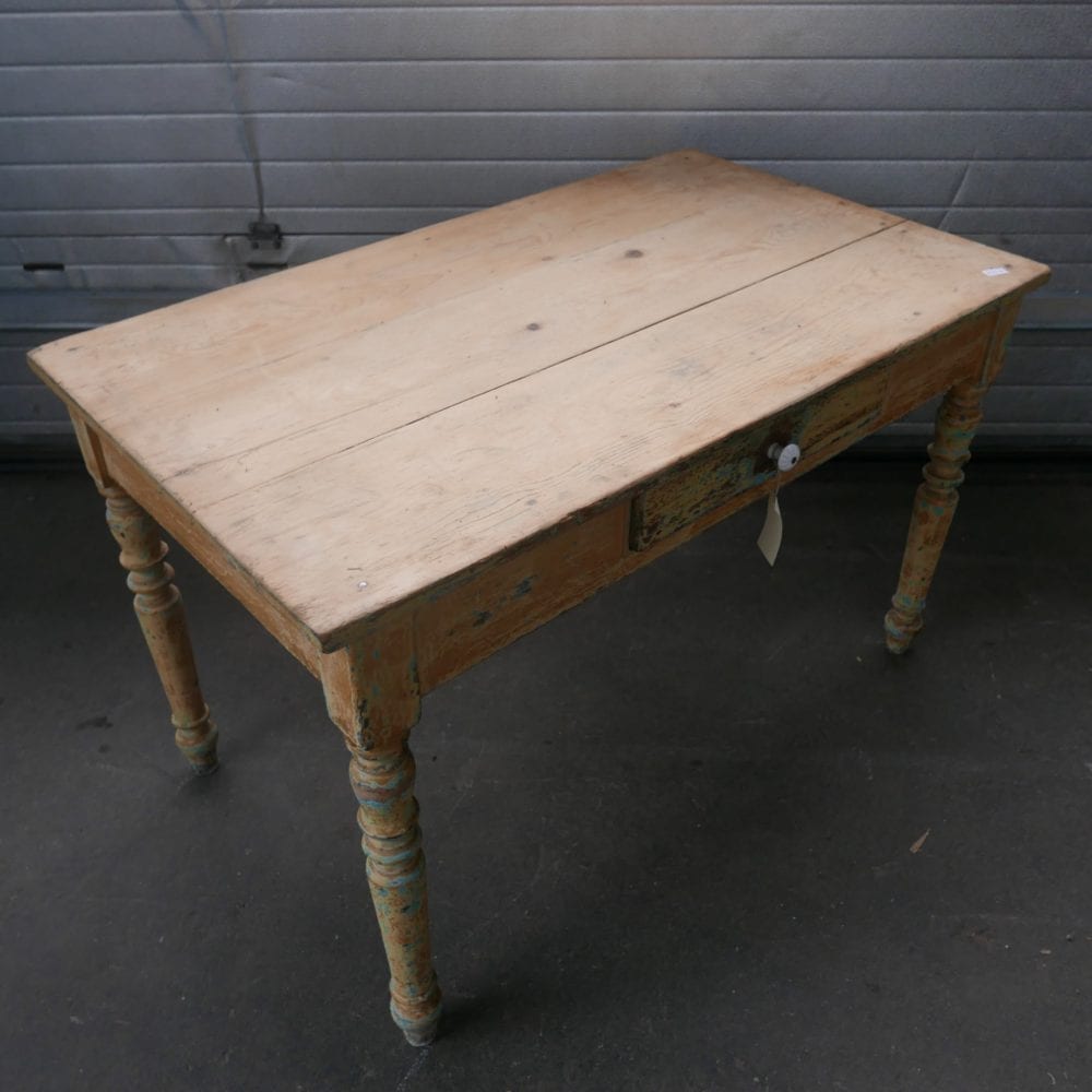 Gele eettafel