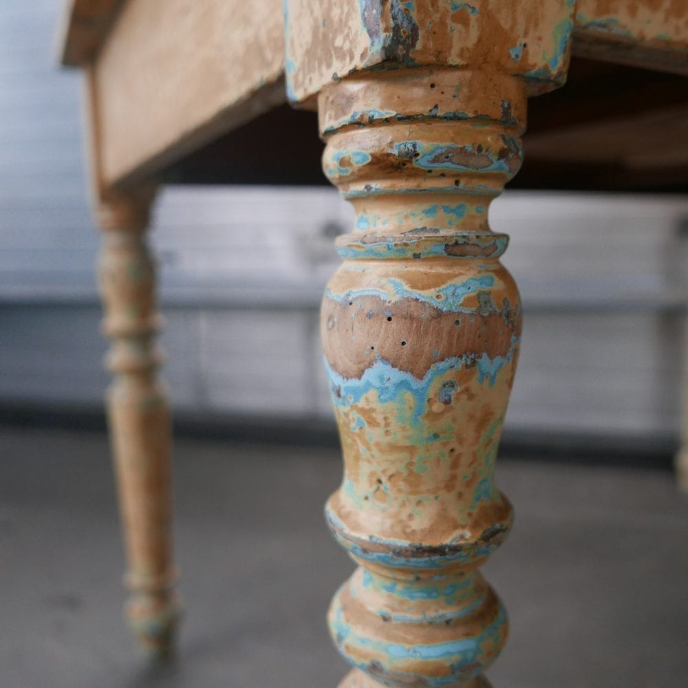 Gele eettafel